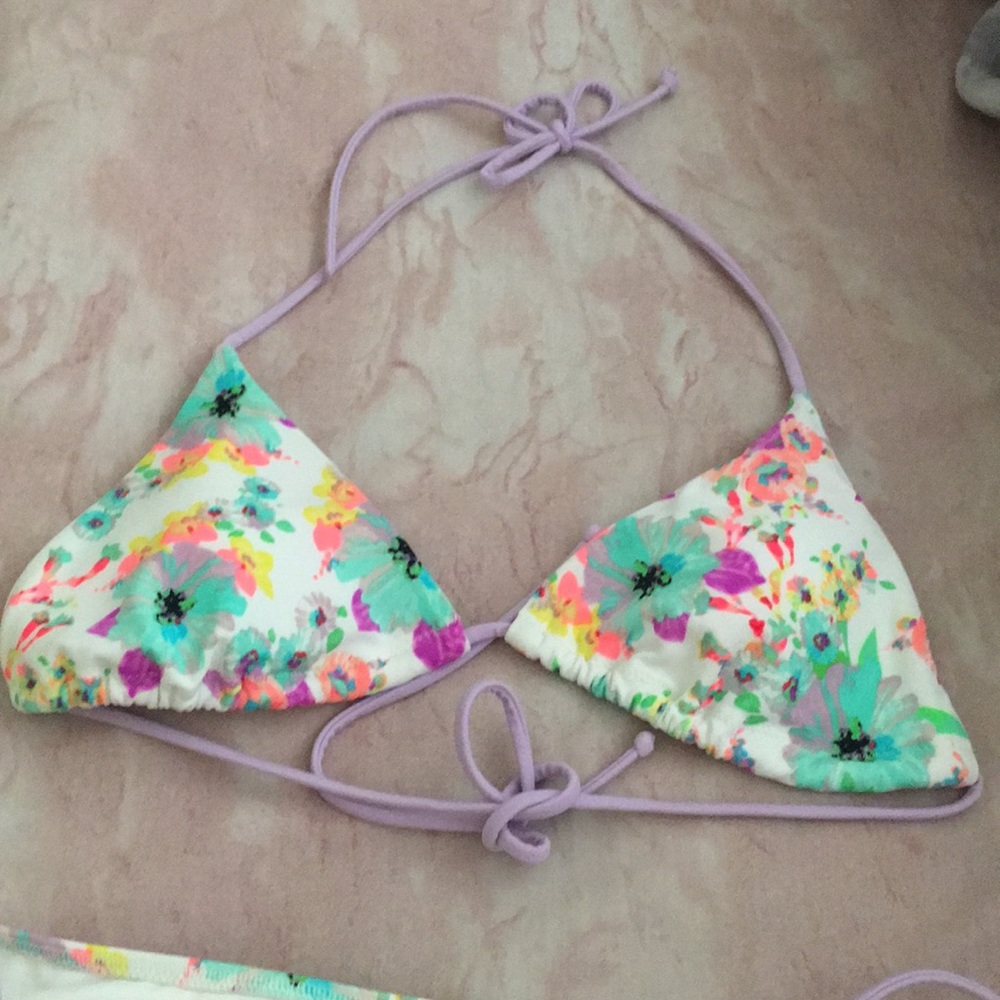 VICTORIAS SECRET - Floral Bikini Top